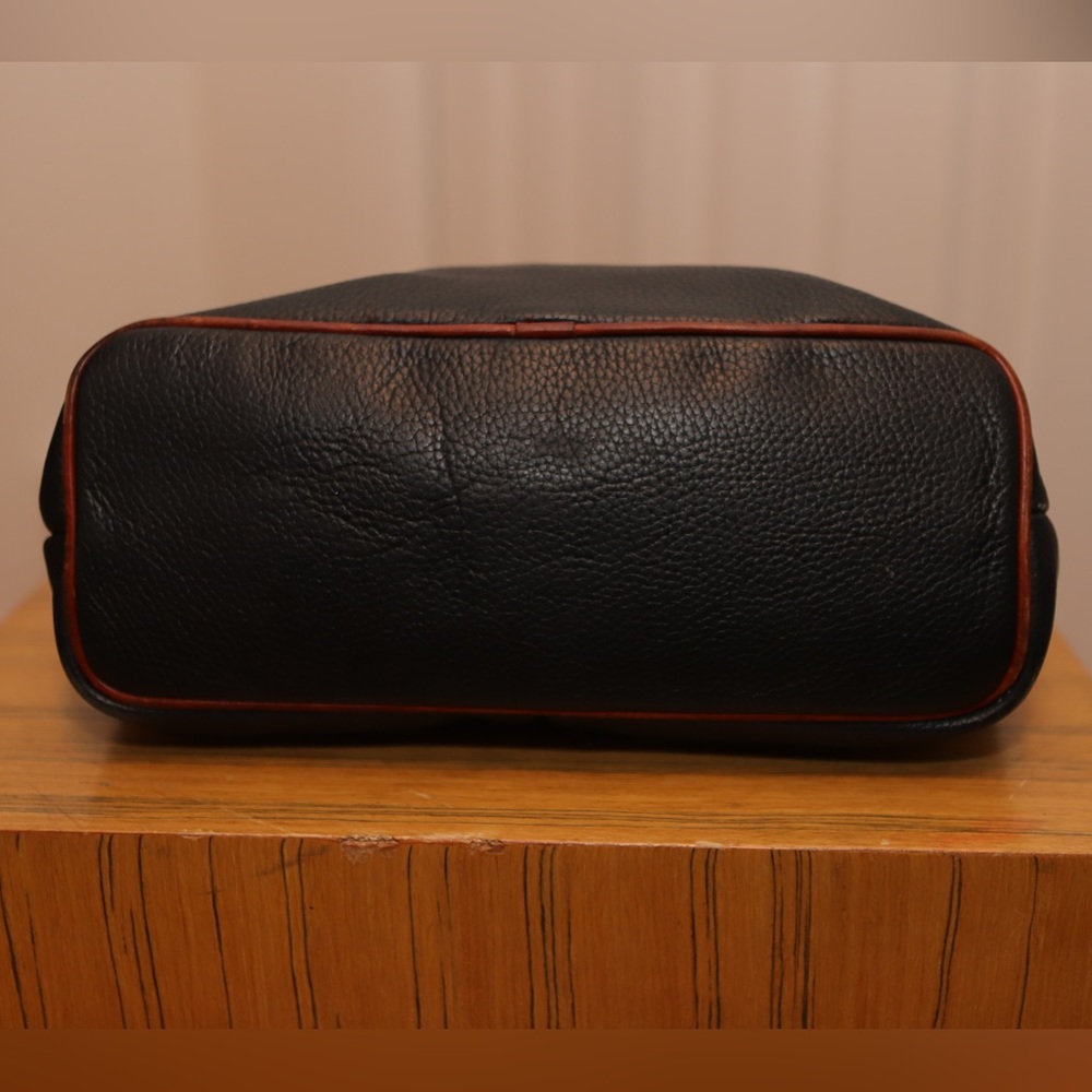 Dooney & Bourke Black Leather Shoulder Bag Red Interior - Picture 14 of 14